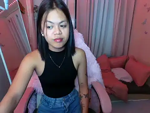 Snapshot of young_salsalita chatting on 10/19/25, 04:54 young salsalita online show from 10/19/25, 04:54