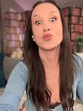 Fiona Kent  online show from 01/25/25, 03:40