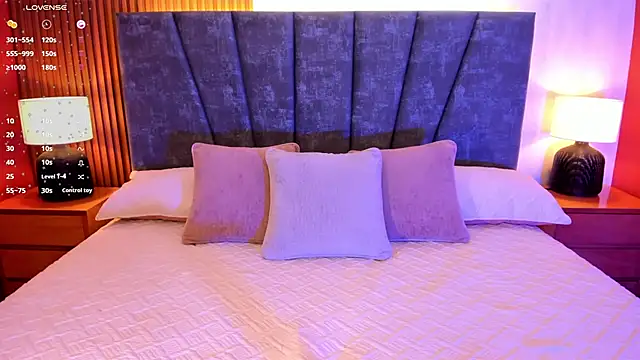 Sara mocca  online show from 11/19/25, 06:52