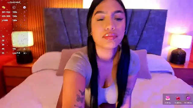 Sara mocca  online show from 11/21/25, 07:24