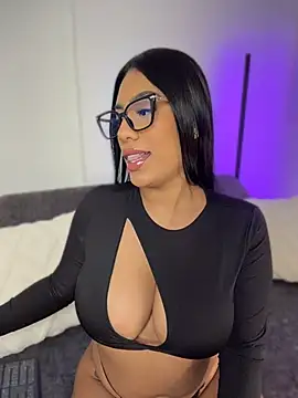 Sara mocca  online show from 06/25/26, 10:04