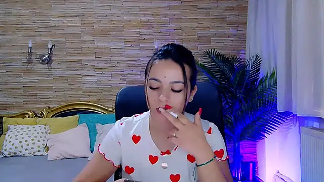 Snapshot of PlayfulElla chatting on 02/21/25, 11:44 PlayfulElla online show from 02/21/25, 11:44