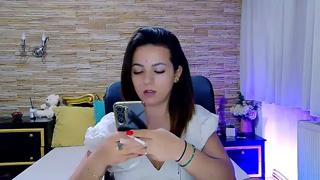 Snapshot of PlayfulElla chatting on 02/17/25, 03:11 PlayfulElla online show from 02/17/25, 03:11
