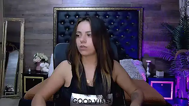 Snapshot of PlayfulElla chatting on 09/21/25, 05:01 PlayfulElla online show from 09/21/25, 05:01