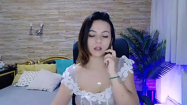 Snapshot of PlayfulElla chatting on 02/25/25, 10:04 PlayfulElla online show from 02/25/25, 10:04