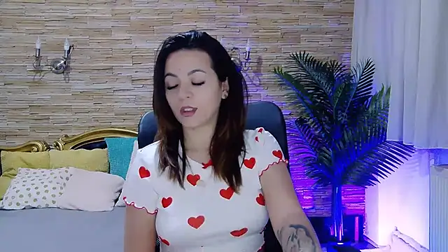 Snapshot of PlayfulElla chatting on 02/26/25, 06:19 PlayfulElla online show from 02/26/25, 06:19