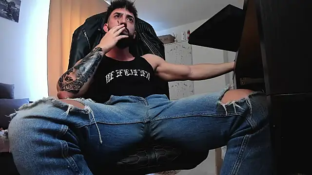 Snapshot of liamaesthetic chatting on 04/11/26, 07:05 liamaesthetic online show from 04/11/26, 07:05