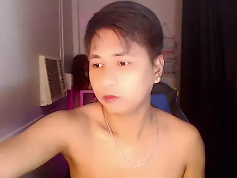 Snapshot of khael_moreno chatting on 11/19/25, 01:16 khael moreno online show from 11/19/25, 01:16