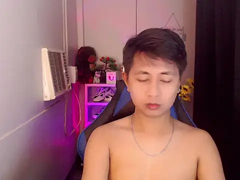 Snapshot of khael_moreno chatting on 11/18/25, 12:48 khael moreno online show from 11/18/25, 12:48