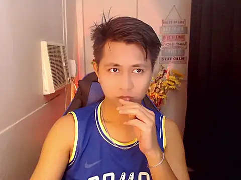 Snapshot of khael_moreno chatting on 11/11/25, 10:47 khael moreno online show from 11/11/25, 10:47