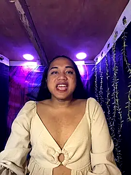 Snapshot of bettina_love chatting on 11/18/25, 04:49 bettina love online show from 11/18/25, 04:49