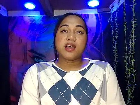 Snapshot of bettina_love chatting on 11/23/25, 03:33 bettina love online show from 11/23/25, 03:33