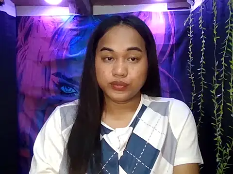 Snapshot of bettina_love chatting on 11/21/25, 04:28 bettina love online show from 11/21/25, 04:28