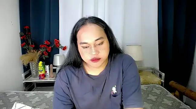 Snapshot of bettina_love chatting on 12/04/24, 11:13 bettina love online show from 12/04/24, 11:13