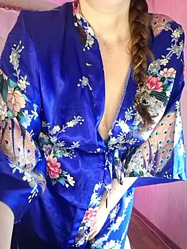 Snapshot of Kira_land chatting on 05/26/26, 10:19 Kira land online show from 05/26/26, 10:19