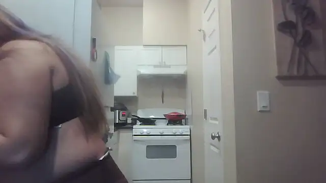 Snapshot of bootiebby chatting on 12/19/25, 01:57 bootiebby online show from 12/19/25, 01:57