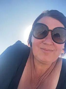 XLindaMilfX online show from 09/13/25, 12:27