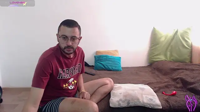 Snapshot of party2col chatting on 10/13/25, 07:15 party2col online show from 10/13/25, 07:15