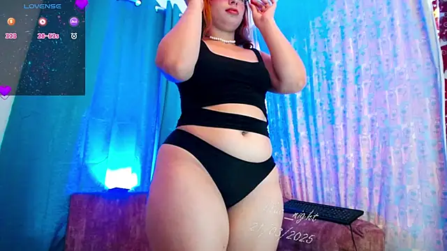 Snapshot of lilac_night33 chatting on 03/21/25, 02:51 lilac night33 online show from 03/21/25, 02:51