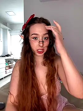 tsuki chan on online show from 12/16/25, 03:16