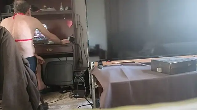 Snapshot of CDforU chatting on 12/20/25, 04:32 CDforU online show from 12/20/25, 04:32