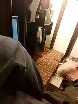 Snapshot of CDforU chatting on 11/18/25, 04:27 CDforU online show from 11/18/25, 04:27