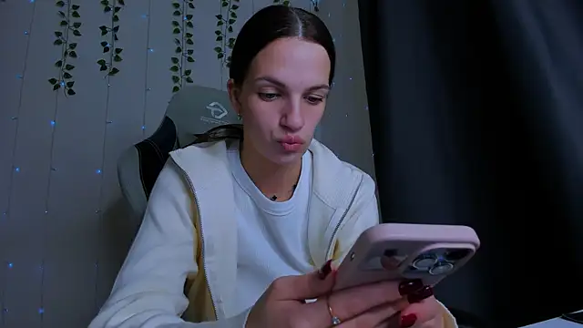 KarlaSim online show from 10/17/25, 02:41