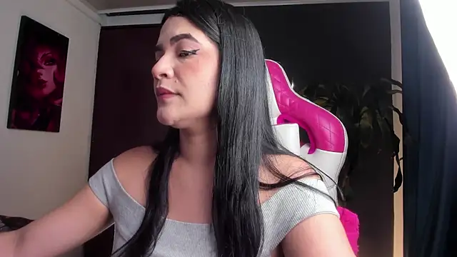 Snapshot of Emilyjhonson_01 chatting on 05/31/26, 04:24 Emilyjhonson 01 online show from 05/31/26, 04:24