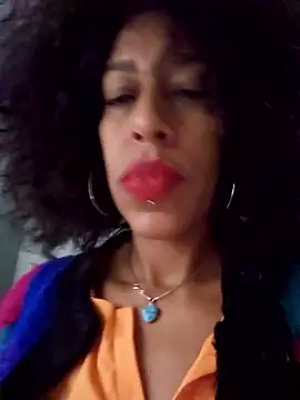 Snapshot of Goldenlace chatting on 12/16/25, 01:15 Goldenlace online show from 12/16/25, 01:15