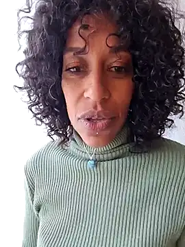 Snapshot of Goldenlace chatting on 10/29/25, 11:31 Goldenlace online show from 10/29/25, 11:31