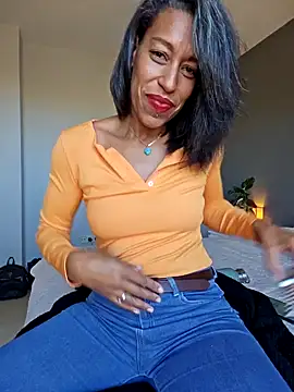 Snapshot of Goldenlace chatting on 11/03/25, 11:25 Goldenlace online show from 11/03/25, 11:25