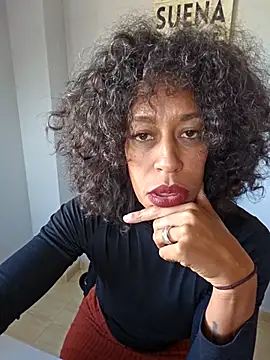 Snapshot of Goldenlace chatting on 10/28/25, 12:26 Goldenlace online show from 10/28/25, 12:26