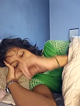 Snapshot of Goldenlace chatting on 12/14/25, 08:09 Goldenlace online show from 12/14/25, 08:09