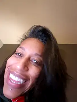 Snapshot of Goldenlace chatting on 03/18/25, 11:11 Goldenlace online show from 03/18/25, 11:11