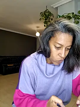 Snapshot of Goldenlace chatting on 12/18/25, 06:01 Goldenlace online show from 12/18/25, 06:01