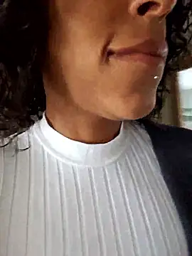 Snapshot of Goldenlace chatting on 12/01/25, 11:11 Goldenlace online show from 12/01/25, 11:11