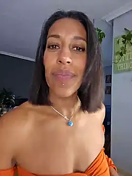 Snapshot of Goldenlace chatting on 03/18/25, 04:39 Goldenlace online show from 03/18/25, 04:39