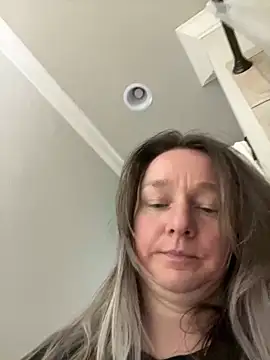 Snapshot of Vivian_MayXxX chatting on 02/21/25, 10:26 Vivian MayXxX online show from 02/21/25, 10:26