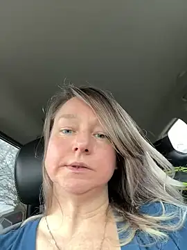 Snapshot of Vivian_MayXxX chatting on 02/15/25, 09:39 Vivian MayXxX online show from 02/15/25, 09:39