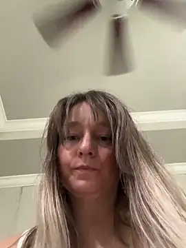 Snapshot of Vivian_MayXxX chatting on 03/22/25, 08:59 Vivian MayXxX online show from 03/22/25, 08:59