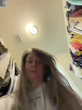 Snapshot of Vivian_MayXxX chatting on 03/17/25, 10:51 Vivian MayXxX online show from 03/17/25, 10:51