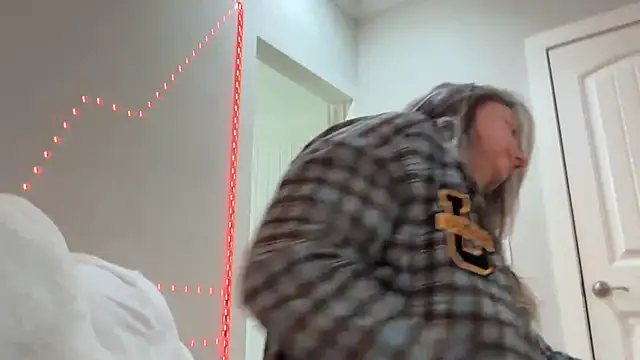 Snapshot of Vivian_MayXxX chatting on 09/21/25, 06:46 Vivian MayXxX online show from 09/21/25, 06:46