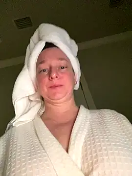 Snapshot of Vivian_MayXxX chatting on 10/22/25, 03:22 Vivian MayXxX online show from 10/22/25, 03:22