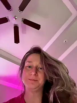 Snapshot of Vivian_MayXxX chatting on 10/02/25, 10:57 Vivian MayXxX online show from 10/02/25, 10:57