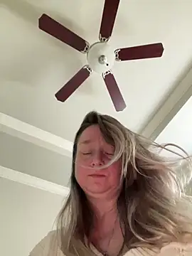 Snapshot of Vivian_MayXxX chatting on 02/14/25, 02:12 Vivian MayXxX online show from 02/14/25, 02:12