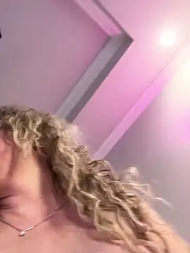 Snapshot of Vivian_MayXxX chatting on 02/02/25, 10:49 Vivian MayXxX online show from 02/02/25, 10:49