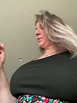 Snapshot of Vivian_MayXxX chatting on 02/12/25, 10:04 Vivian MayXxX online show from 02/12/25, 10:04