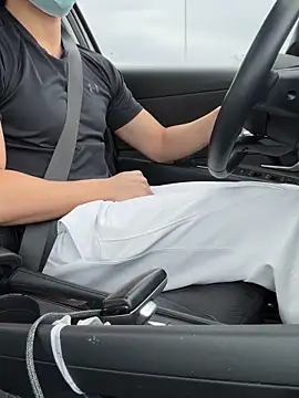 1714914111 online show from 12/17/25, 04:01