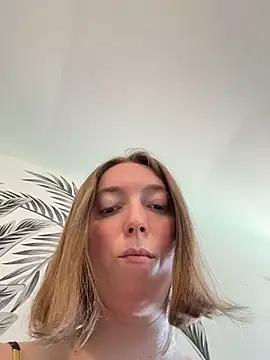 Snapshot of Daisy_Michto_Officiel chatting on 05/28/26, 10:22 Daisy Michto Officiel online show from 05/28/26, 10:22
