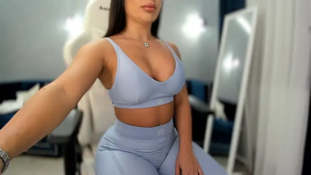 Snapshot of _missperfection_ chatting on 06/16/26, 01:38 missperfection online show from 06/16/26, 01:38